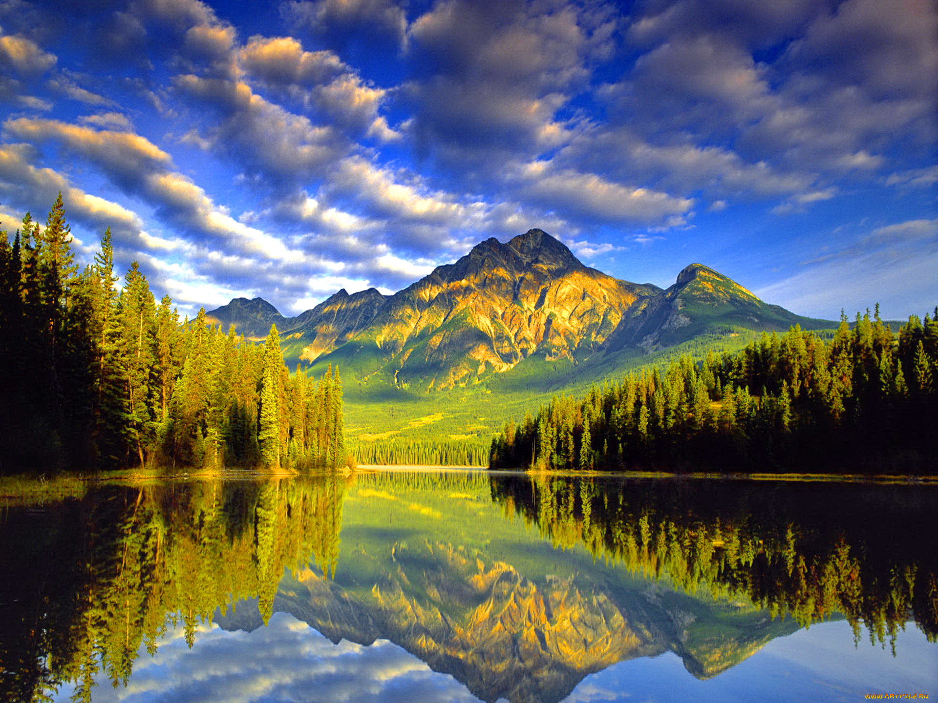 горы озеро красивое